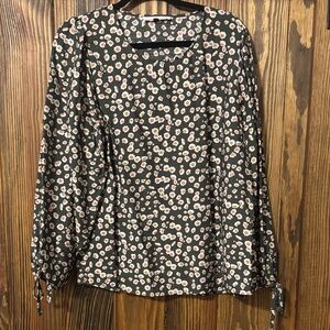 Long-Sleeve Floral Tie-Cuff Blouse in Olive Green